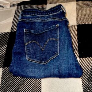 LEVI JEANS